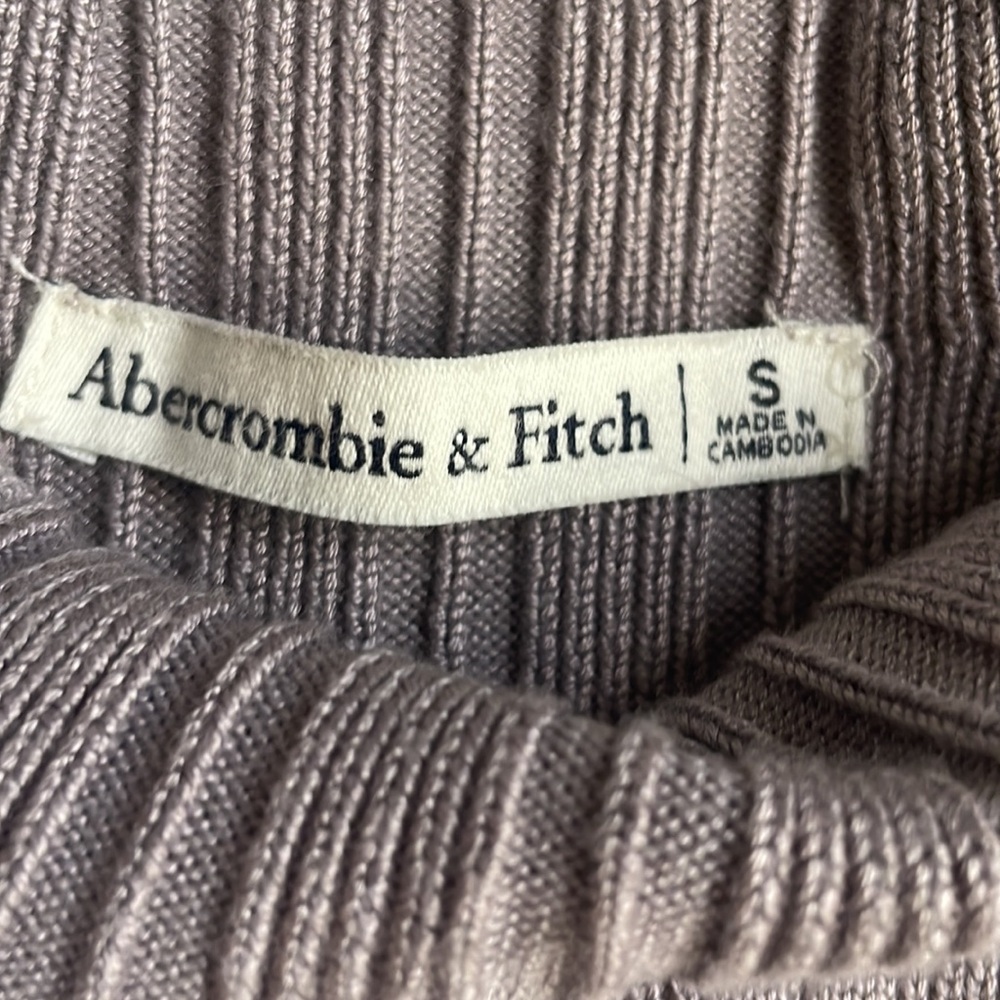 Abercrombie & Fitch mock neck long sleeve shirt. Size s - Picture 2 of 3